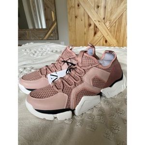 NWT Zara athletic shoes Euro 42